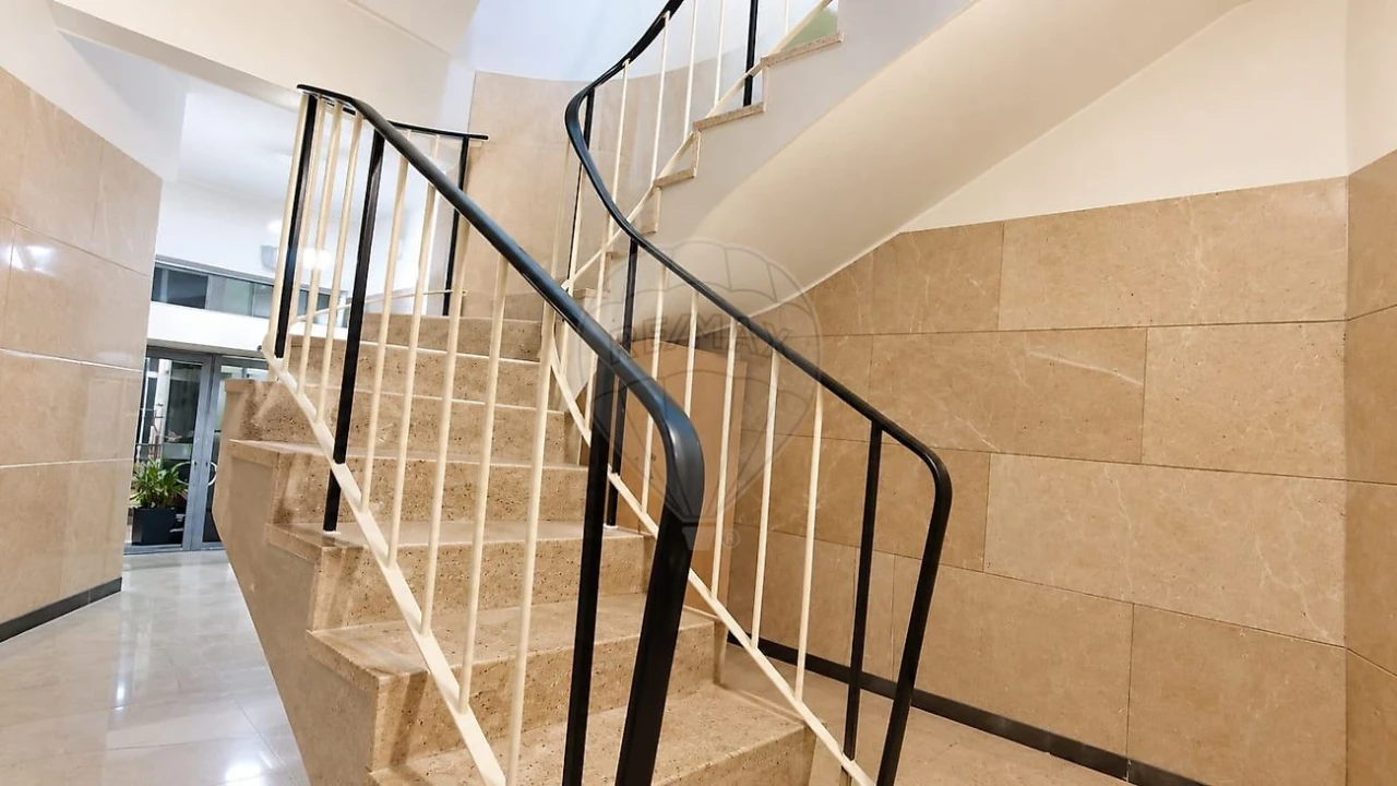 Apartamento T3 para Venda em Mafamude e Vilar do Paraíso Foto 2