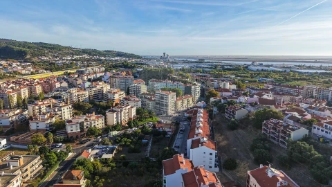 Moradia T4 para Venda em Alverca do Ribatejo e Sobralinho