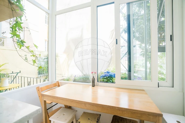 Apartamento T3 para Arrendamento em Campo de Ourique Foto 10