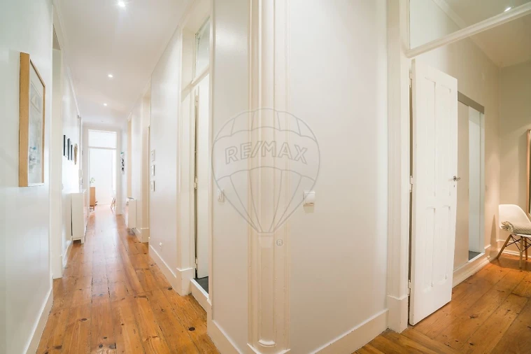 Apartamento T3 para Arrendamento em Campo de Ourique Foto 5