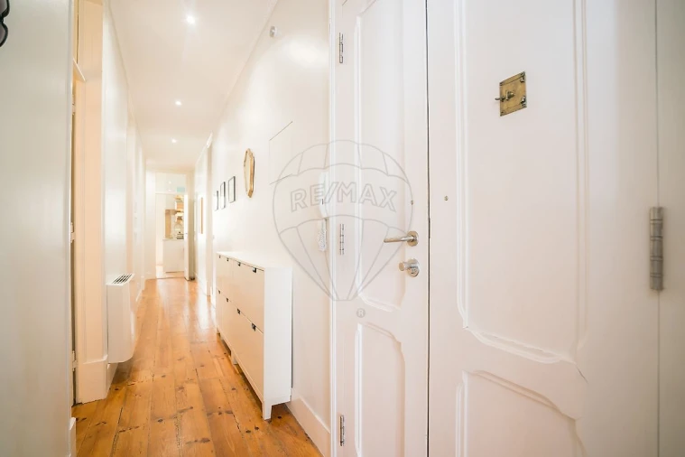 Apartamento T3 para Arrendamento em Campo de Ourique Foto 4