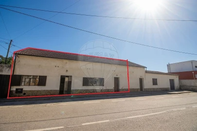 Negócio para Arrendamento em Antuzede e Vil de Matos