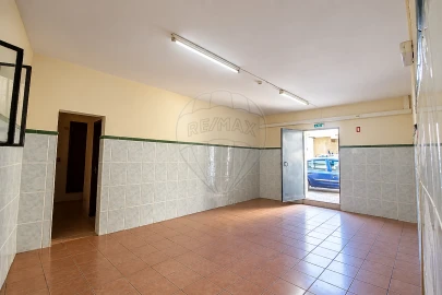 Negócio para Arrendamento em Antuzede e Vil de Matos