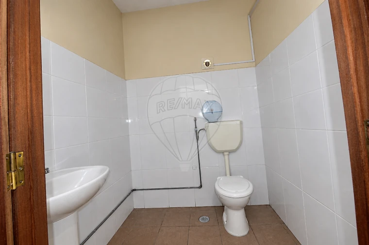 Negócio para Arrendamento em Antuzede e Vil de Matos Foto 6