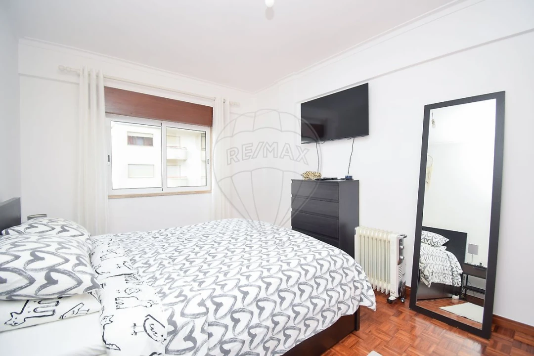 Apartamento T2 para Venda em Rio de Mouro Foto 2