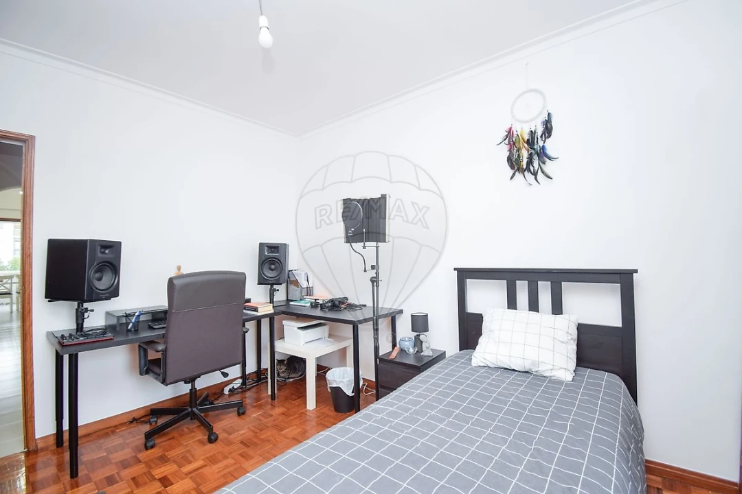 Apartamento T2 para Venda em Rio de Mouro Foto 9