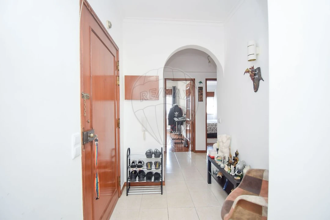 Apartamento T2 para Venda em Rio de Mouro Foto 15