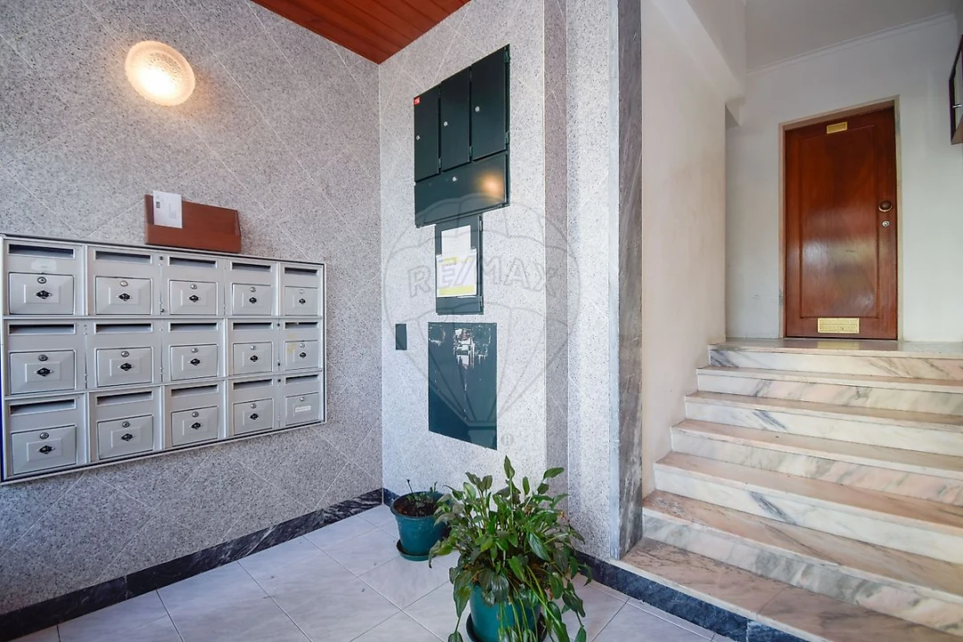 Apartamento T2 para Venda em Rio de Mouro Foto 26