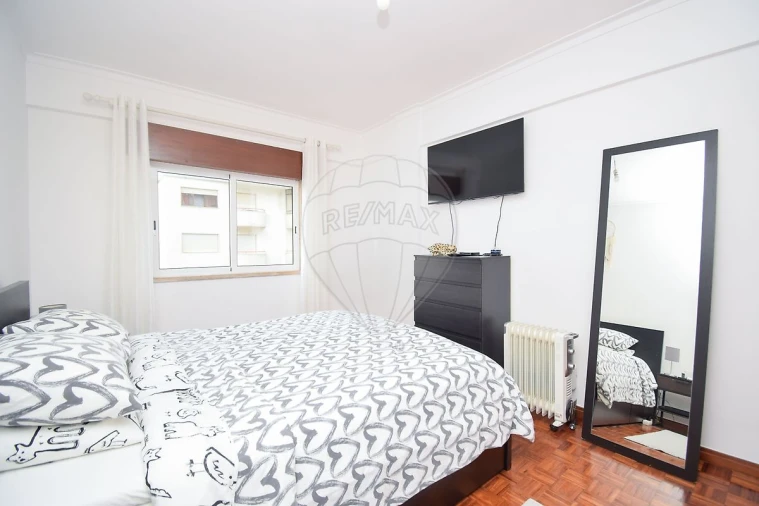 Apartamento T2 para Venda em Rio de Mouro Foto 2