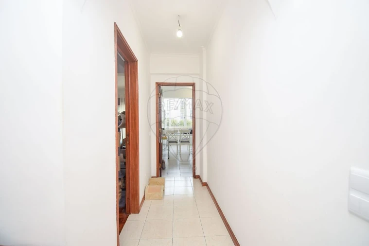 Apartamento T2 para Venda em Rio de Mouro Foto 14