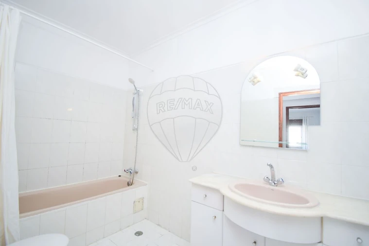 Apartamento T2 para Venda em Rio de Mouro Foto 22
