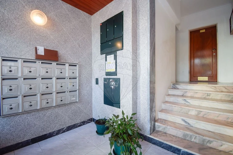Apartamento T2 para Venda em Rio de Mouro Foto 26