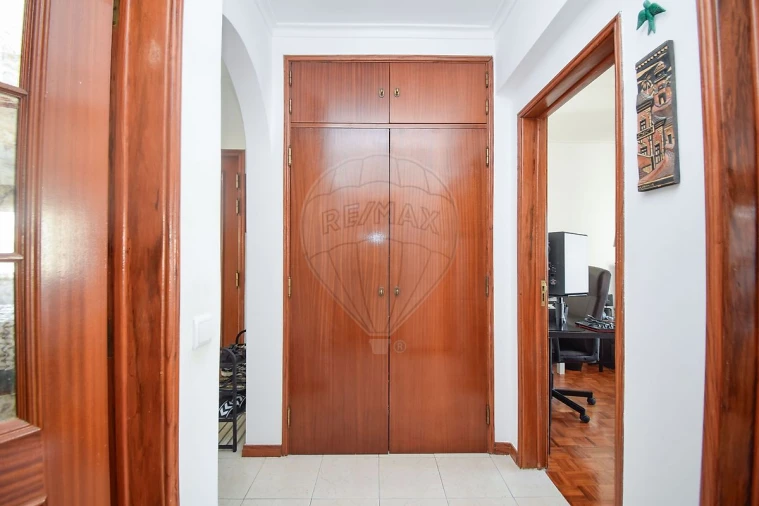Apartamento T2 para Venda em Rio de Mouro Foto 16