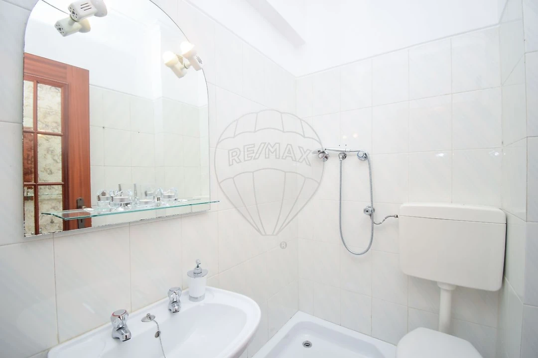 Apartamento T2 para Venda em Rio de Mouro Foto 17