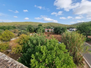 Moradia T4 para Venda em Loule (São Sebastião)