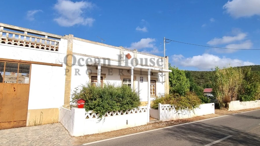 Moradia T4 para Venda em Loule (São Sebastião)