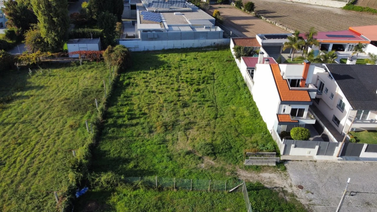 Terreno para Venda em Castêlo da Maia Foto 2