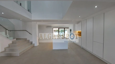 Moradia T3 para Venda em Quarteira