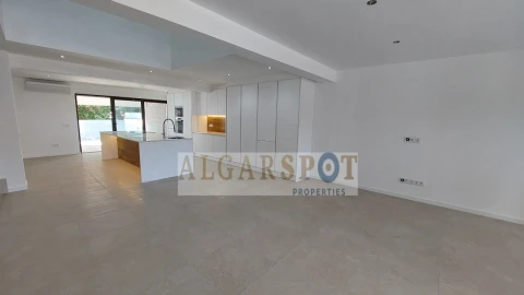 Moradia T3 para Venda em Quarteira