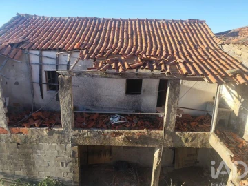 Moradia para Venda em Mogadouro, Valverde, Vale de Porco e Vilar de Rei