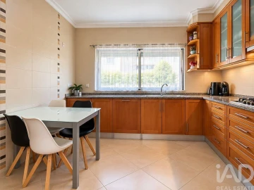 Apartamento T2 para Venda em Quelfes