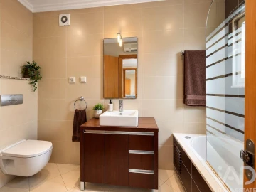 Apartamento T2 para Venda em Quelfes