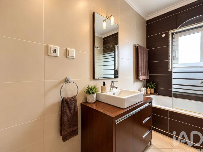 Apartamento T2 para Venda em Quelfes Foto 19