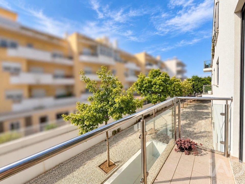 Apartamento T2 para Venda em Quelfes Foto 8