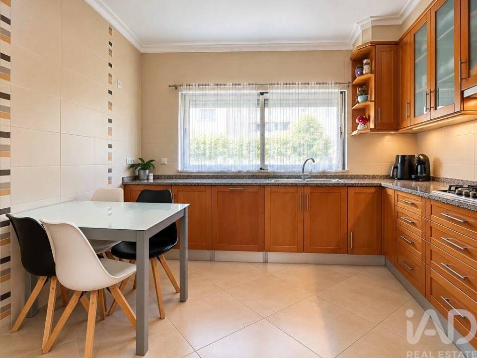 Apartamento T2 para Venda em Quelfes Foto 2