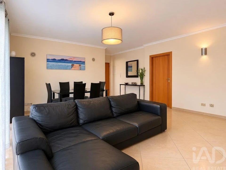 Apartamento T2 para Venda em Quelfes Foto 5