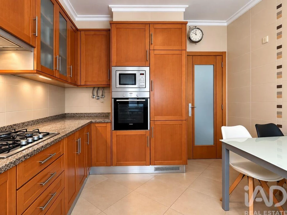 Apartamento T2 para Venda em Quelfes Foto 3