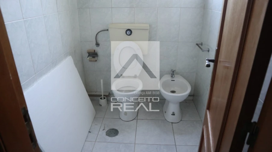Loja para Arrendamento em Lordelo Foto 6