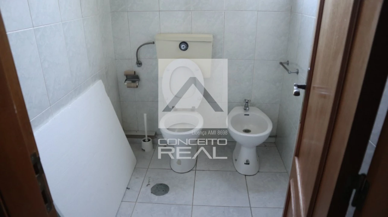 Loja para Arrendamento em Lordelo Foto 6