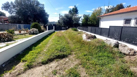 Terreno para Venda em Santa Lucrécia de Algeriz e Navarra
