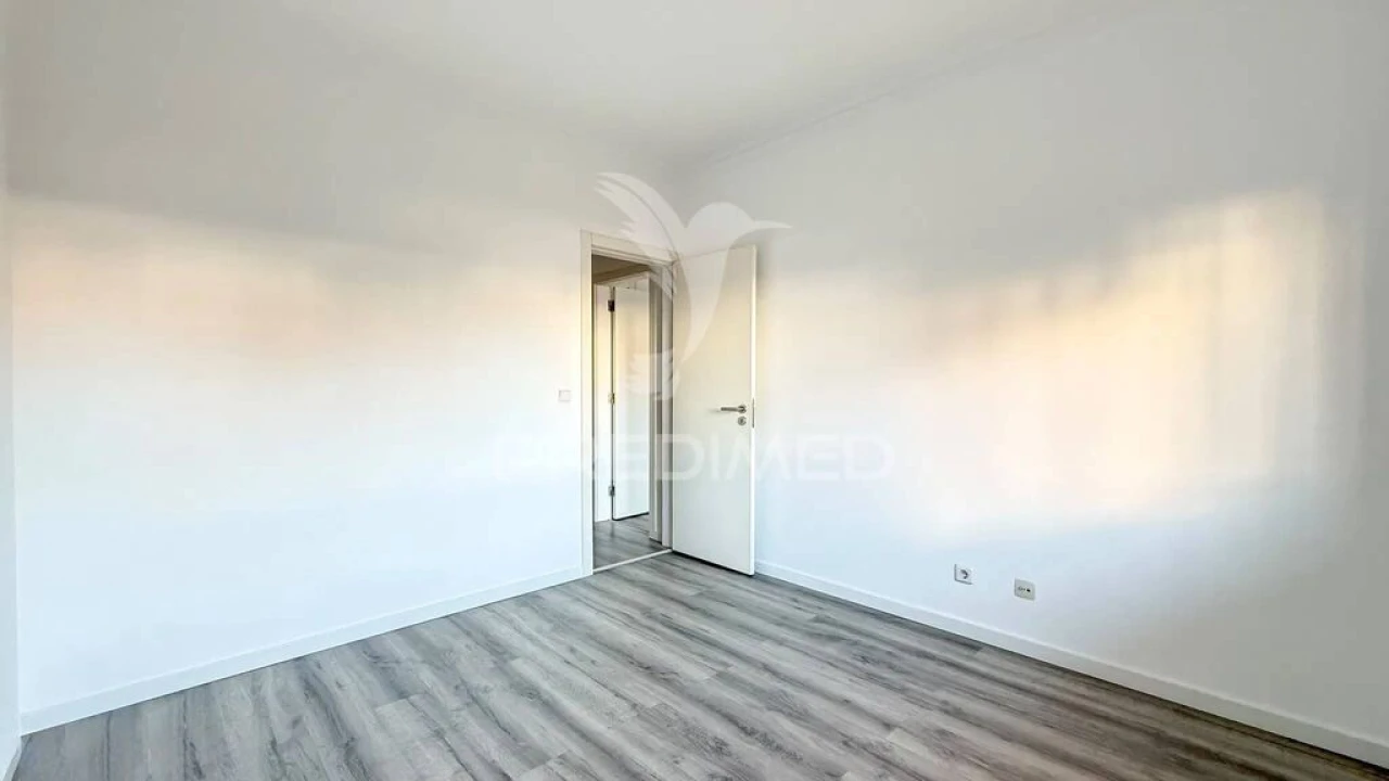 Apartamento T3 para Venda em Quinta do Conde Foto 17