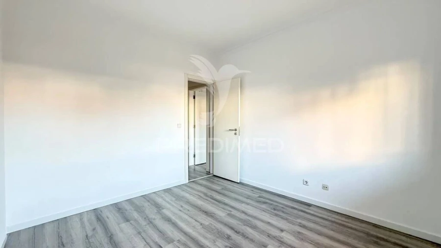 Apartamento T3 para Venda em Quinta do Conde Foto 17