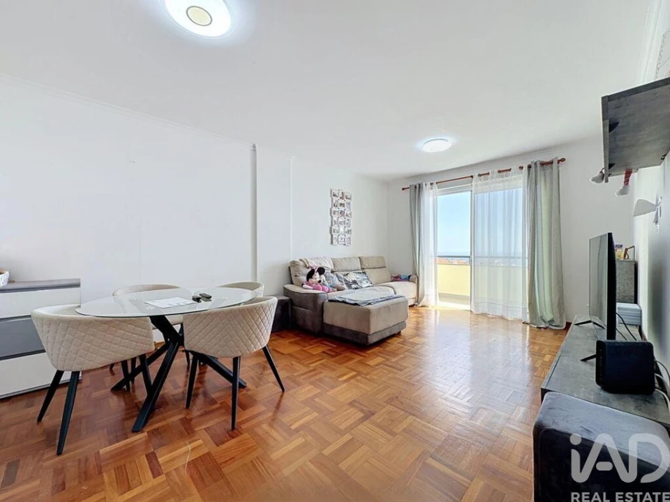 Apartamento T2 para Venda em Caniço Foto 12