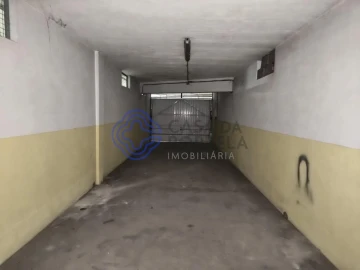 Garagem para Arrendamento em Cete
