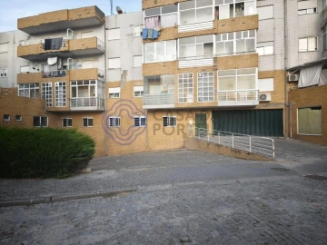 Garagem para Arrendamento em Cete