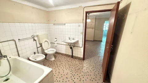 Prédio para Venda em Cortes do Meio