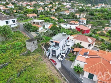 Moradia T4 para Venda em Ponta Delgada