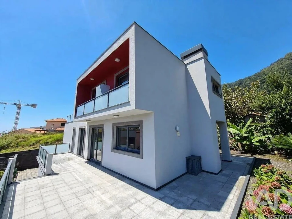 Moradia T4 para Venda em Ponta Delgada Foto 1