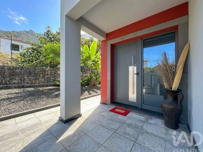Moradia T4 para Venda em Ponta Delgada Foto 3