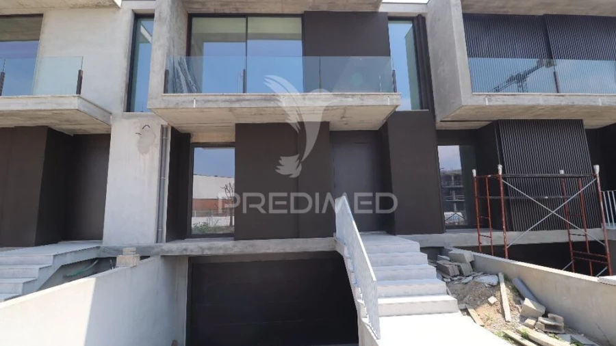 Moradia T2 para Venda em Merelim (São Pedro) e Frossos
