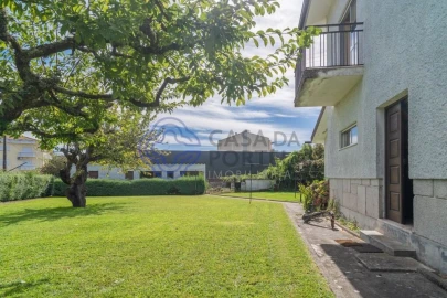 Moradia T4 para Venda em Moimenta da Beira