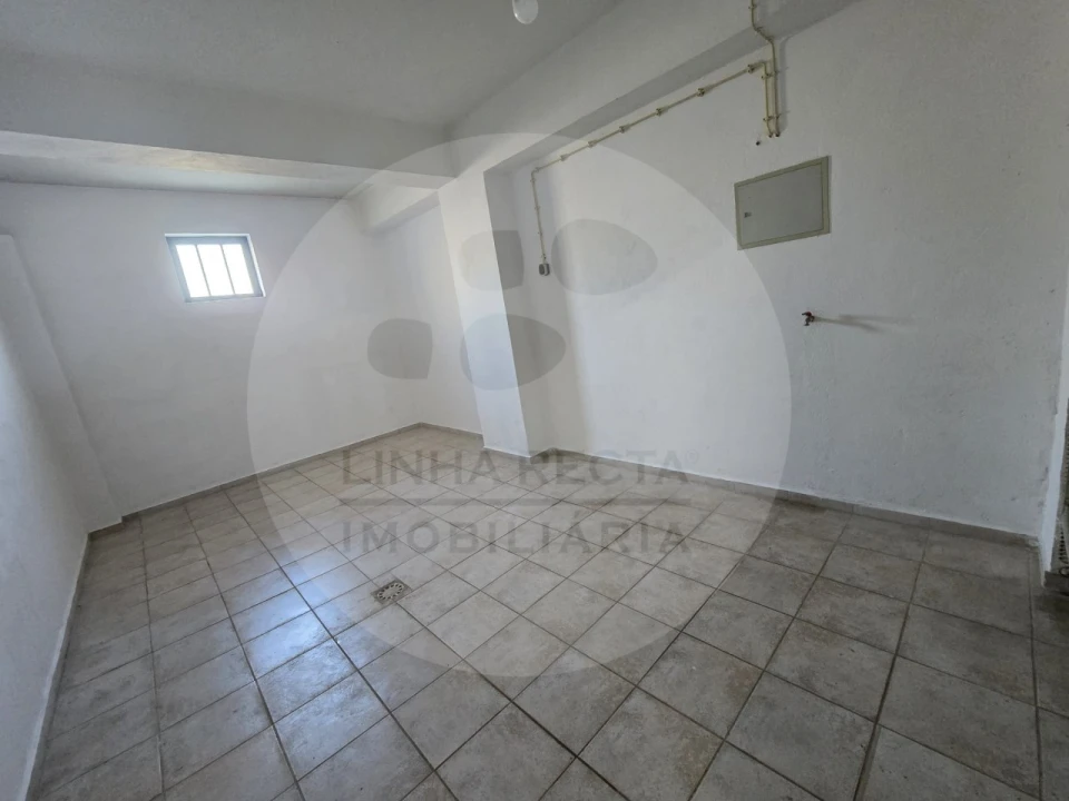 Garagem para Arrendamento em União das Freguesias de Setúbal Foto 1