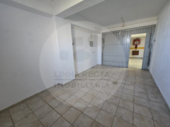 Garagem para Arrendamento em União das Freguesias de Setúbal Foto 3