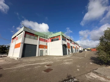 Armazém para Venda em São João das Lampas e Terrugem