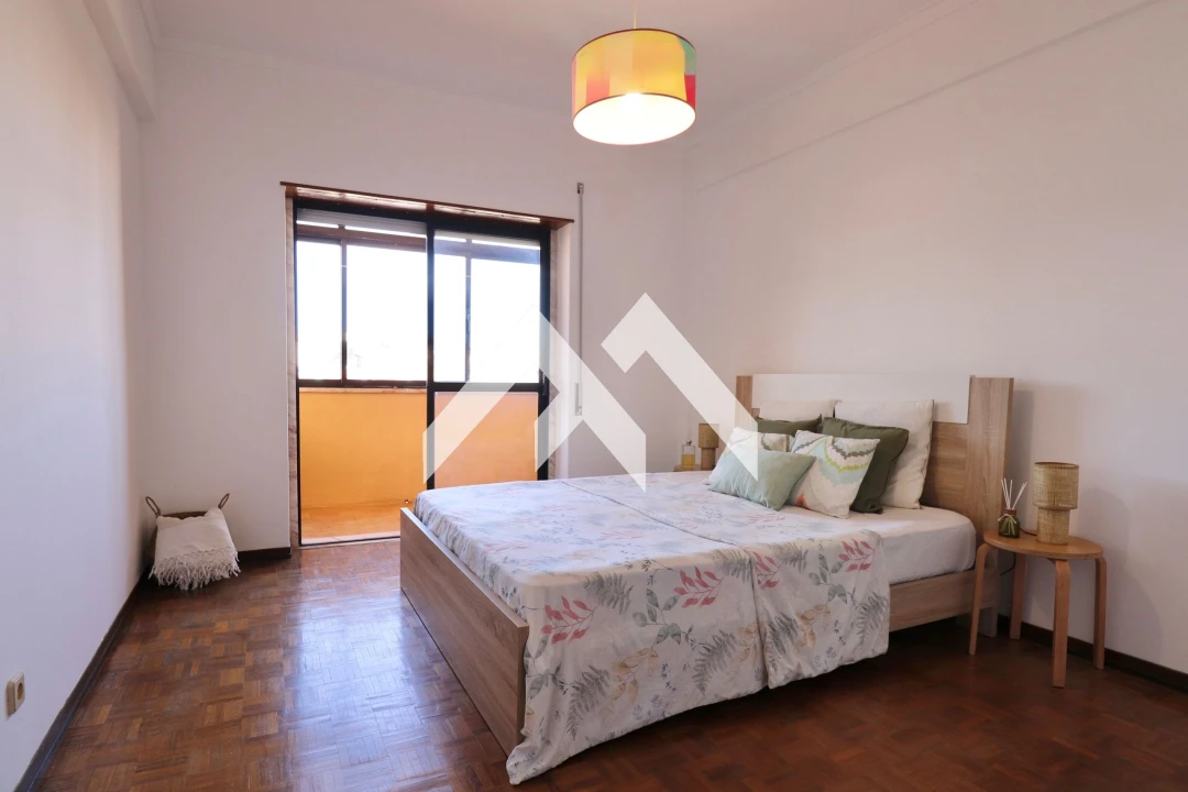 Apartamento T2 para Venda em Algueirão-Mem Martins Foto 1