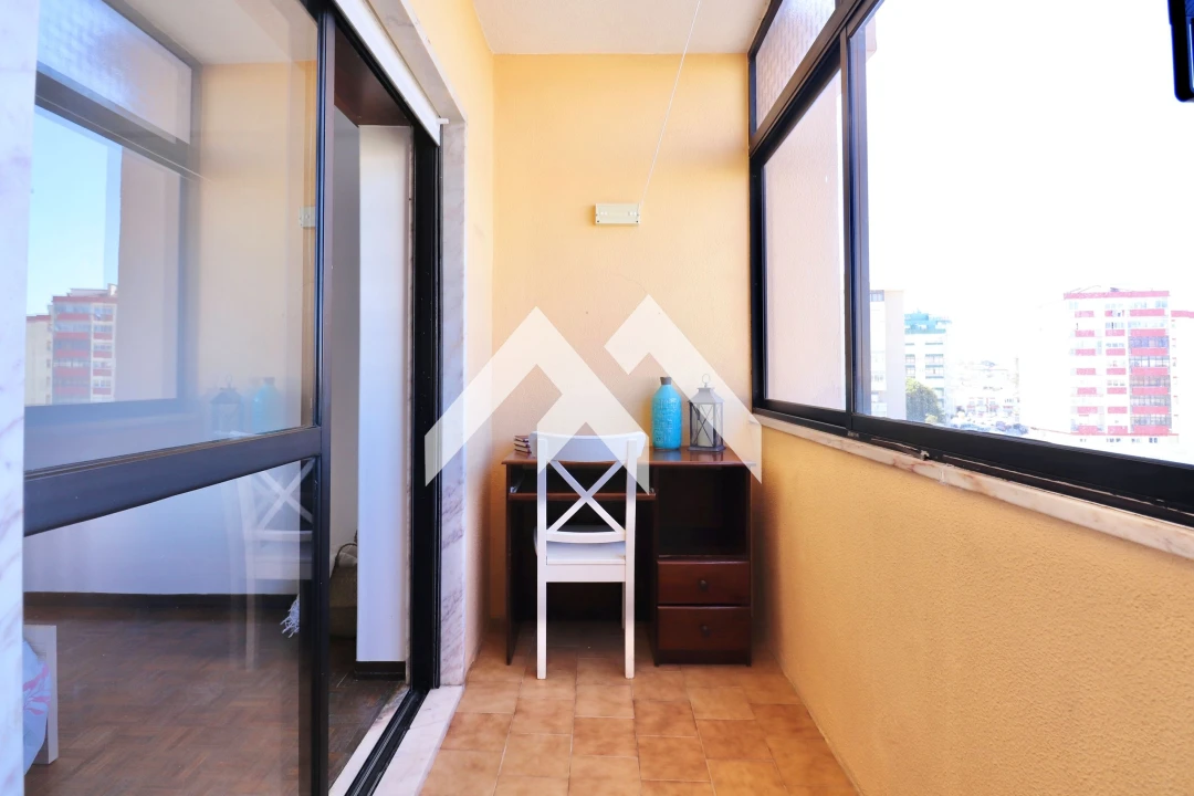 Apartamento T2 para Venda em Algueirão-Mem Martins Foto 2